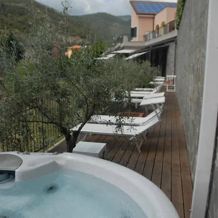 Luisa Oda ve Kahvaltı Casarza Ligure